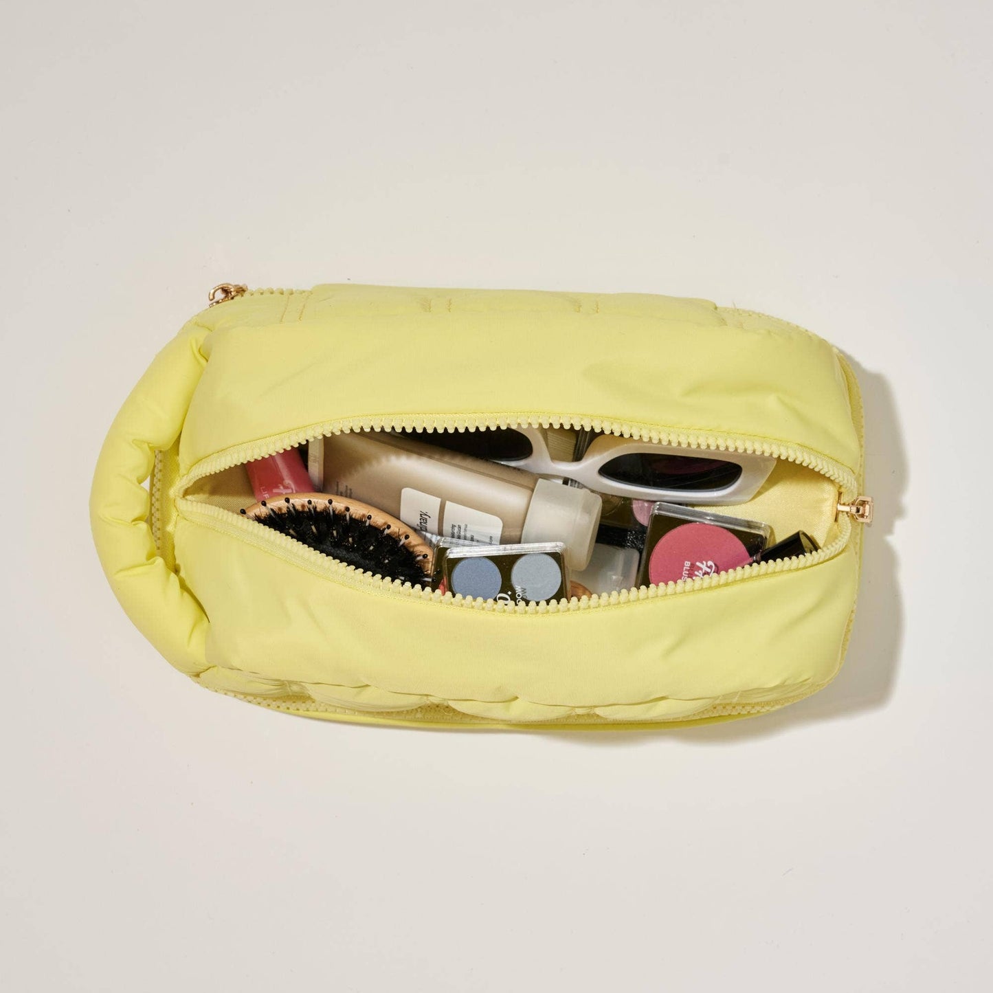 Jet Nylon Dopp Kit: Cream