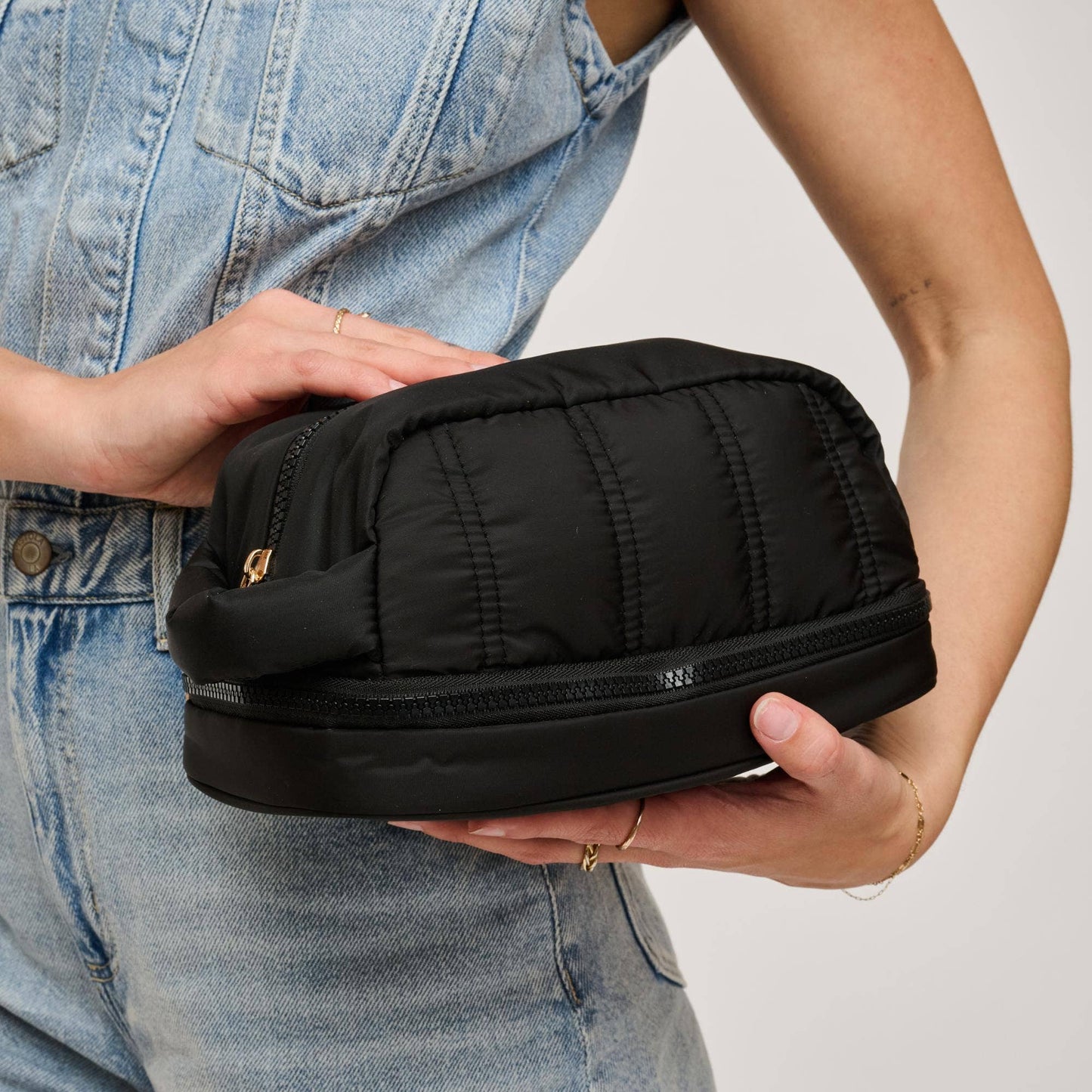 Jet Nylon Dopp Kit: Cream