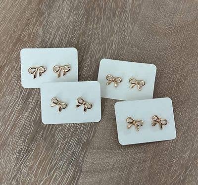 Bow Studs : Yellow Gold